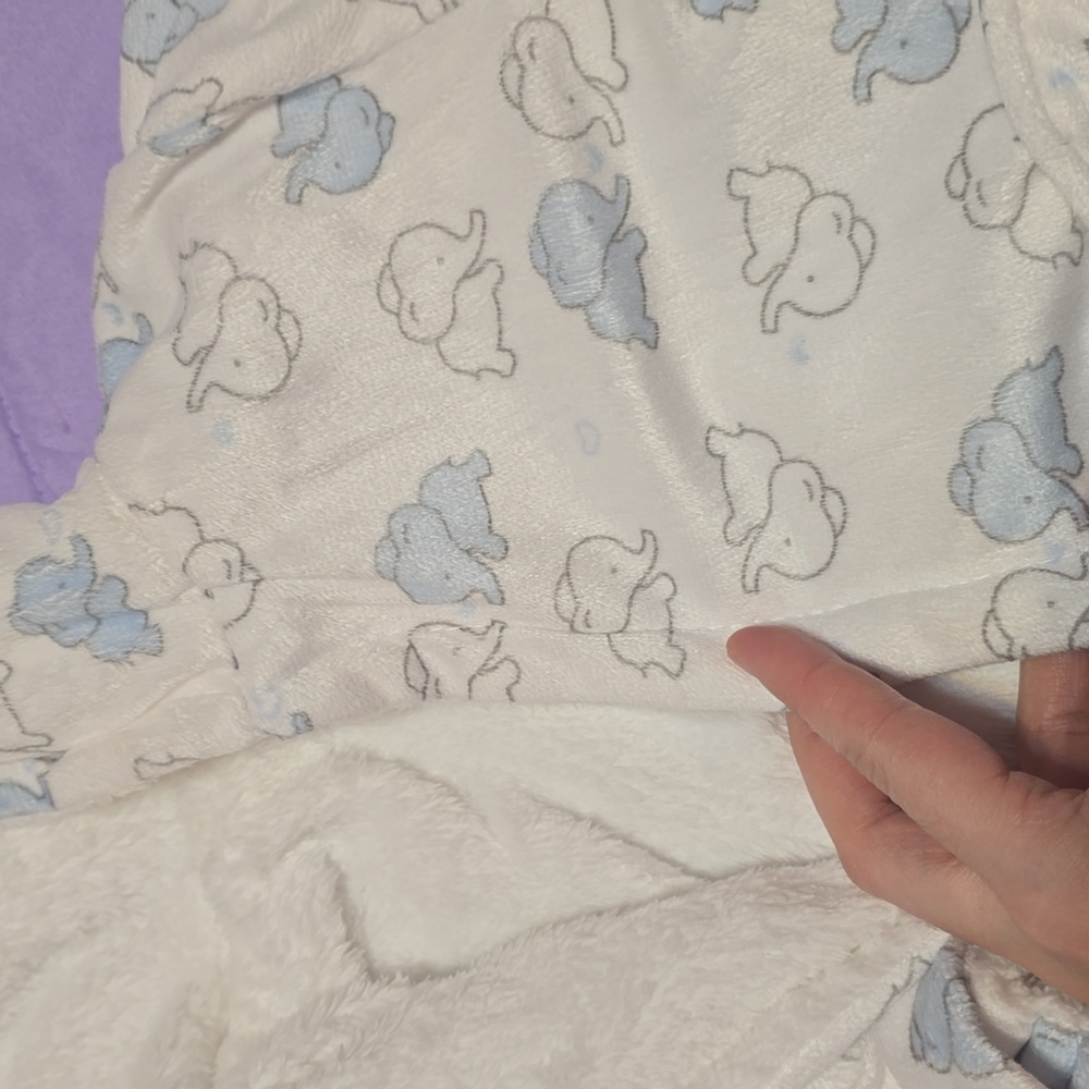 Baby bathrobe 🥰 - Picture 2 of 4